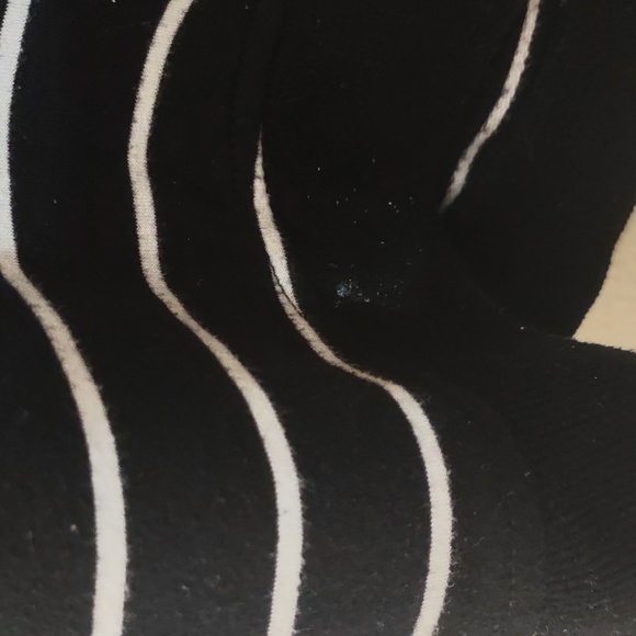 USED DANSKIN SIZE L LONG SLEEVE HORIZONTAL STRIPED SHIRT HAS PAINT ON BOTTOM - Picture 6 of 10